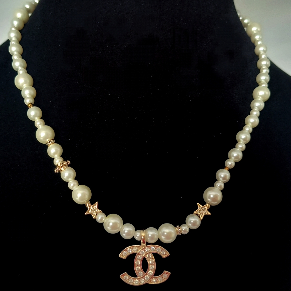 Pearl Necklace with Gold-Tone Interlocking CC Pendant - Ivory